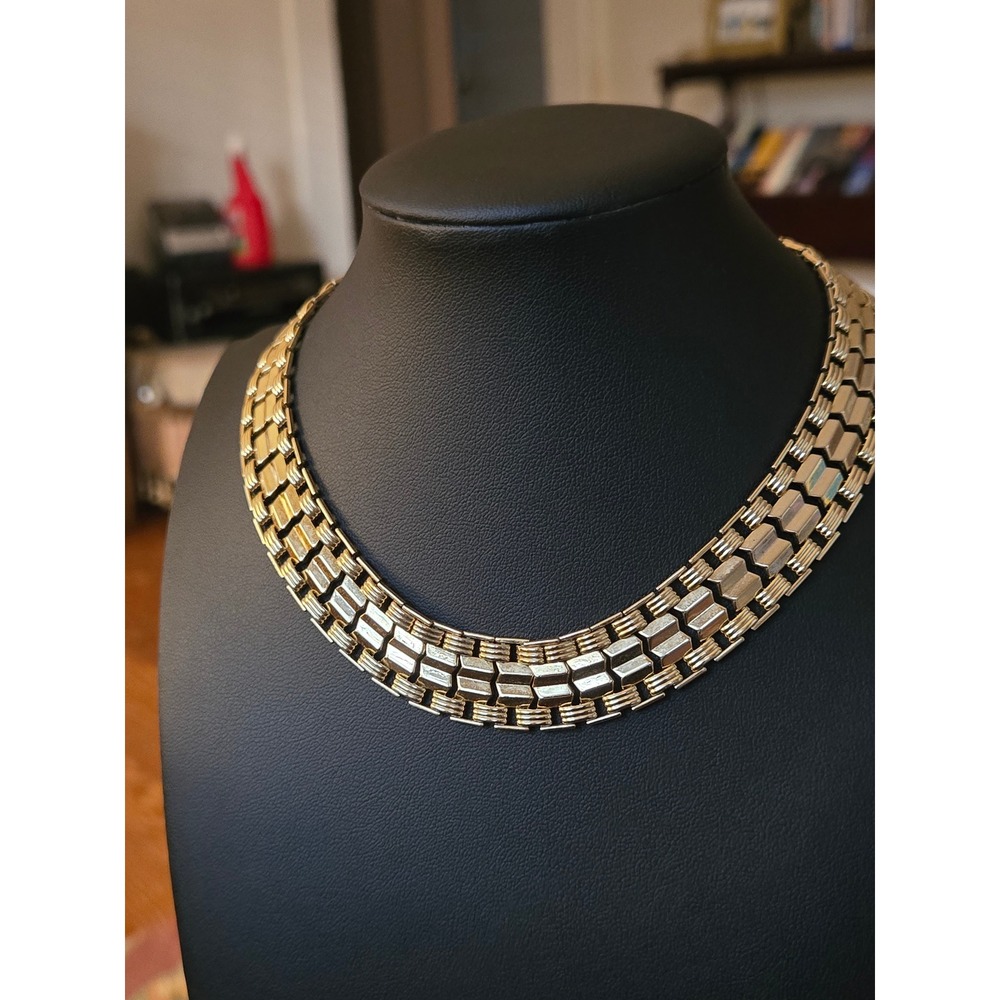 Choker Goldtone Link Necklace Classic Vintage Unique Clasp